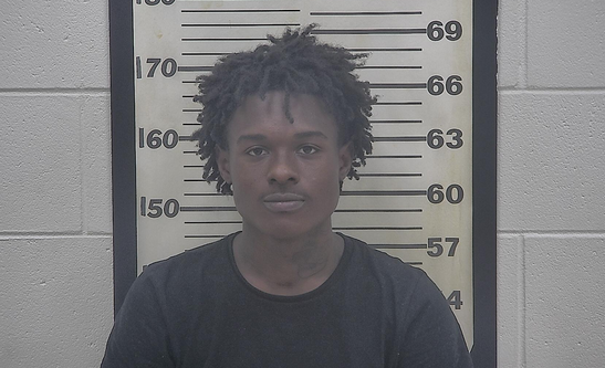 18-year-old allegedly robs acquaintance at gunpoint, arrested on battery and theft by taking charges