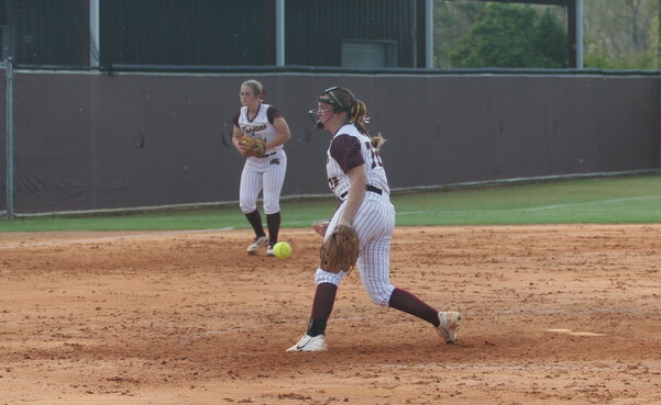 Coffee extends region record to 7-0 with win over Houston County on Tuesday